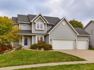 7875 Cody Dr, West Des Moines, IA 50266