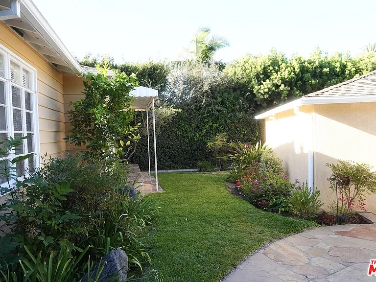 951 Masselin Ave — Photo 35