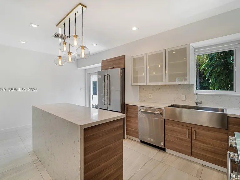 550 W 49th St — Photo 12
