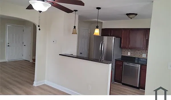 4 bed, $2,500 — Photo 2