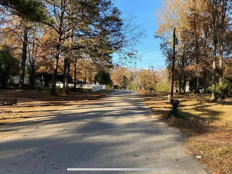200 Village Pl — Photo 3