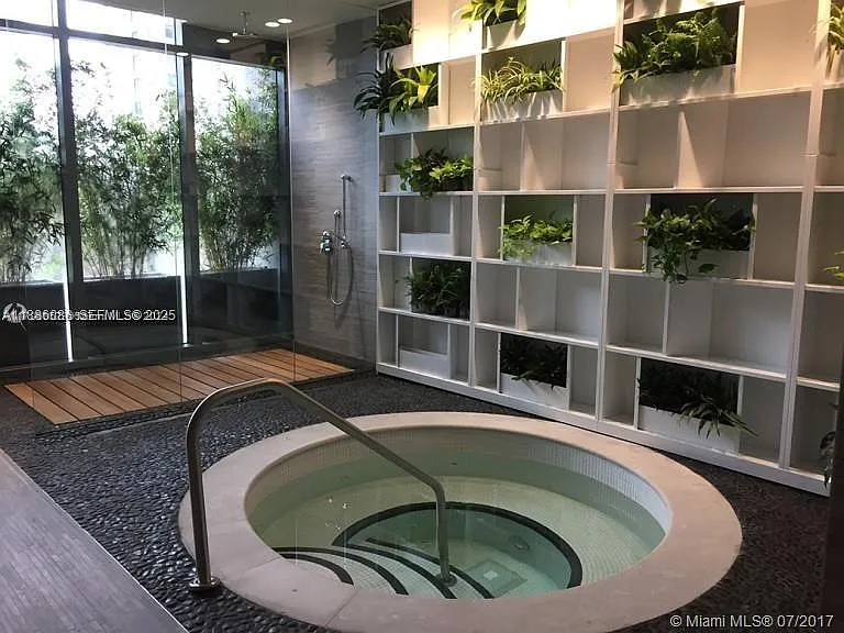 55 SW 9th St — Photo 34