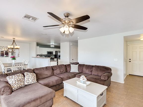 4th image of 697 W Desert Blossom Dr