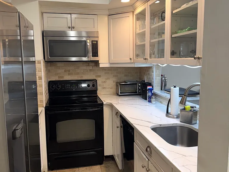 88 Cuttermill Rd #418 — Photo 12