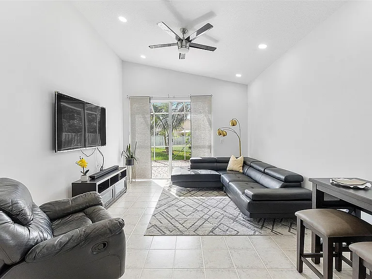 5385 NW 124th Way — Photo 6