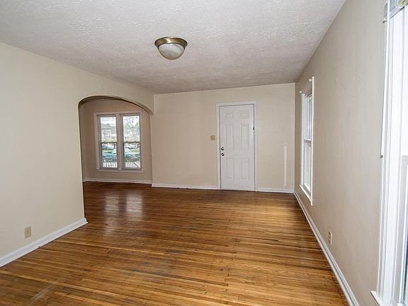 5th image of 5021 Indianola Ave