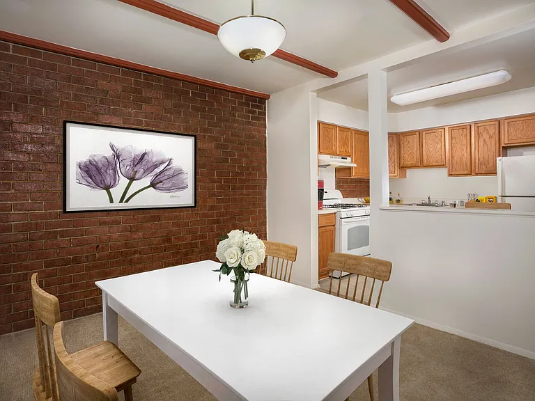 Whitehall Square Apartments — Photo 3