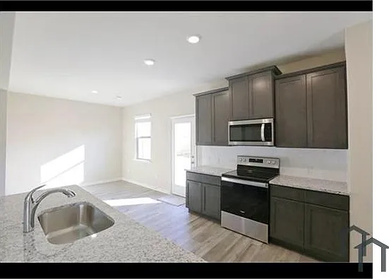 1706 Sandalwood Way — Photo 2