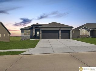 112 Broken Arrow Cir, Yutan, NE 68073