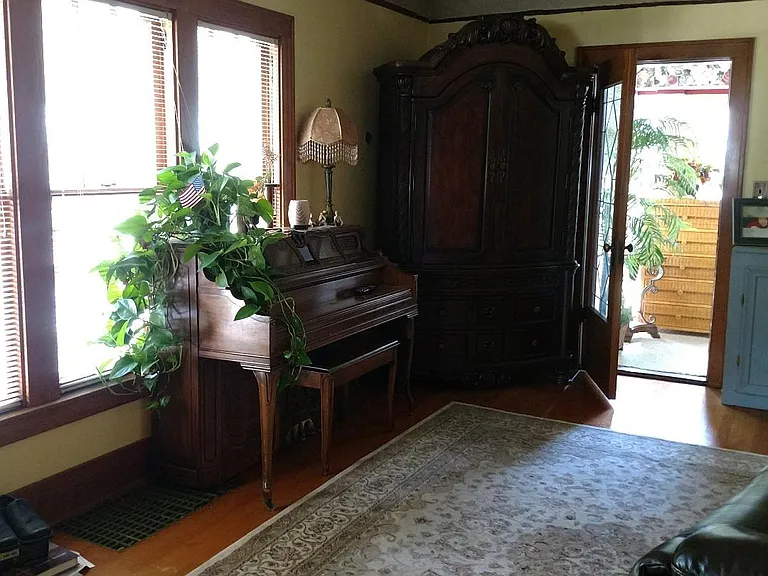 318 N Court St — Photo 5