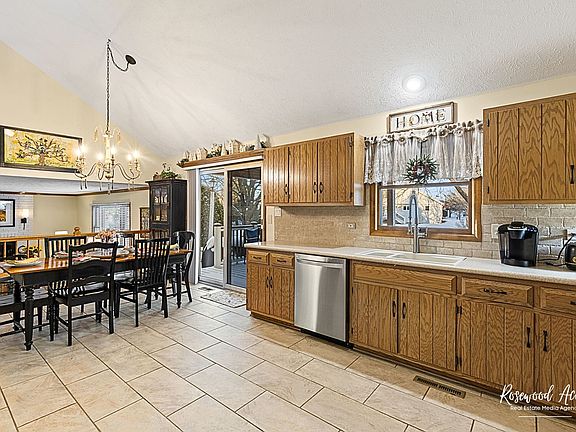 5th image of 1700 Chestnut Hill Rd