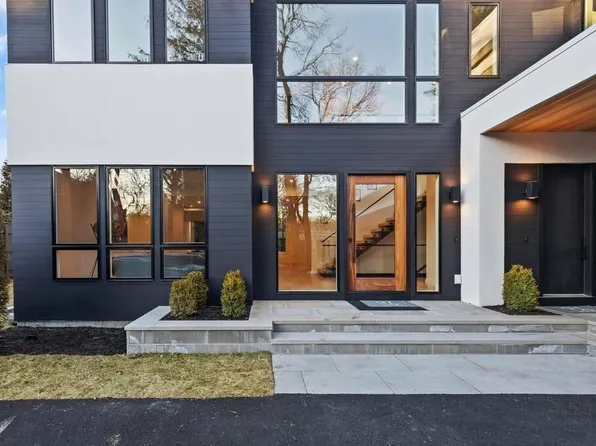 21 Pine Ridge Rd, Newton, MA 02468