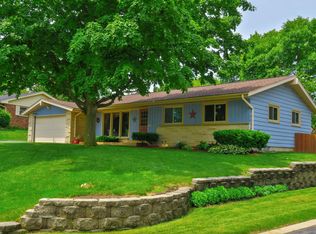 12520 W Wilbur Dr, New Berlin, WI 53151