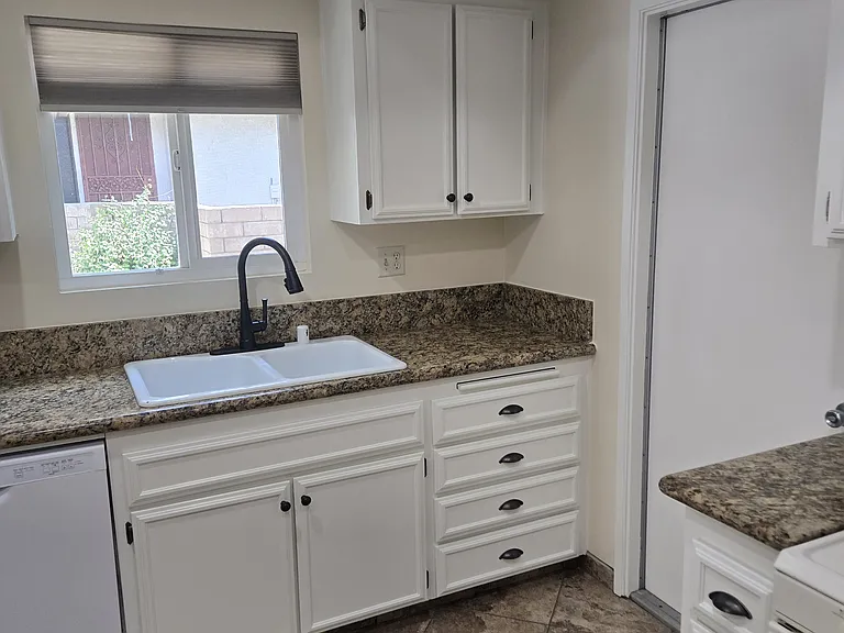 2150 Catalpa Ct — Photo 25