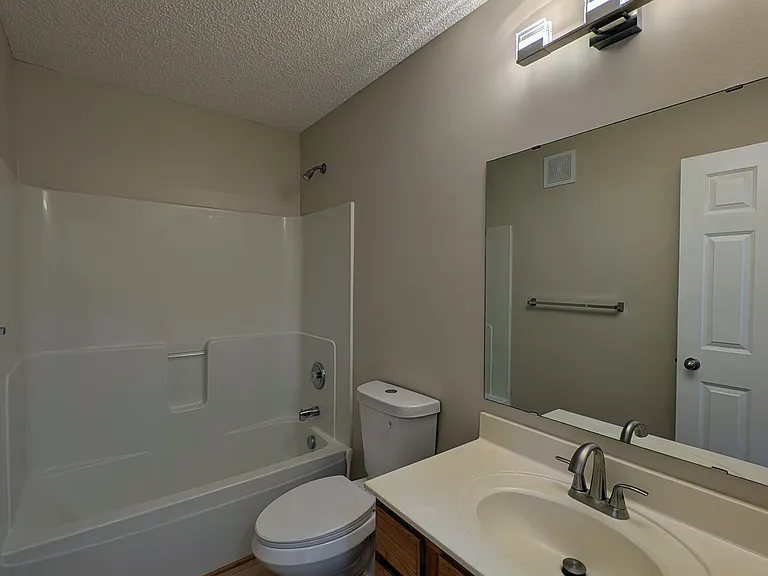 594 Sutherland Dr — Photo 11