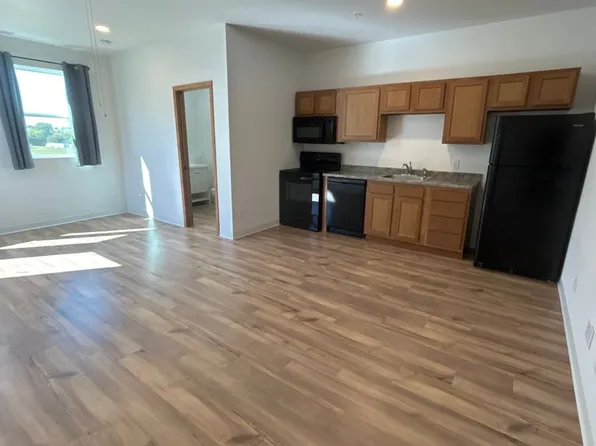 Deer Creek Apartments, 401 1st Ave #24, Toledo, IA 52342