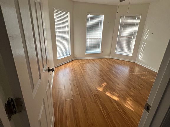 5th image of 145 Heritage Cir