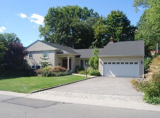 161 Reni Rd, Manhasset, NY 11030