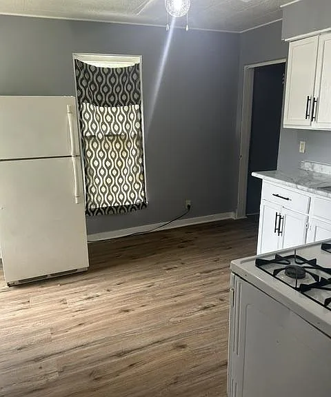 329 Stone St — Photo 12