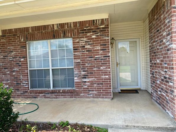 909 Shoal Creek Dr, Arlington, TX 76001