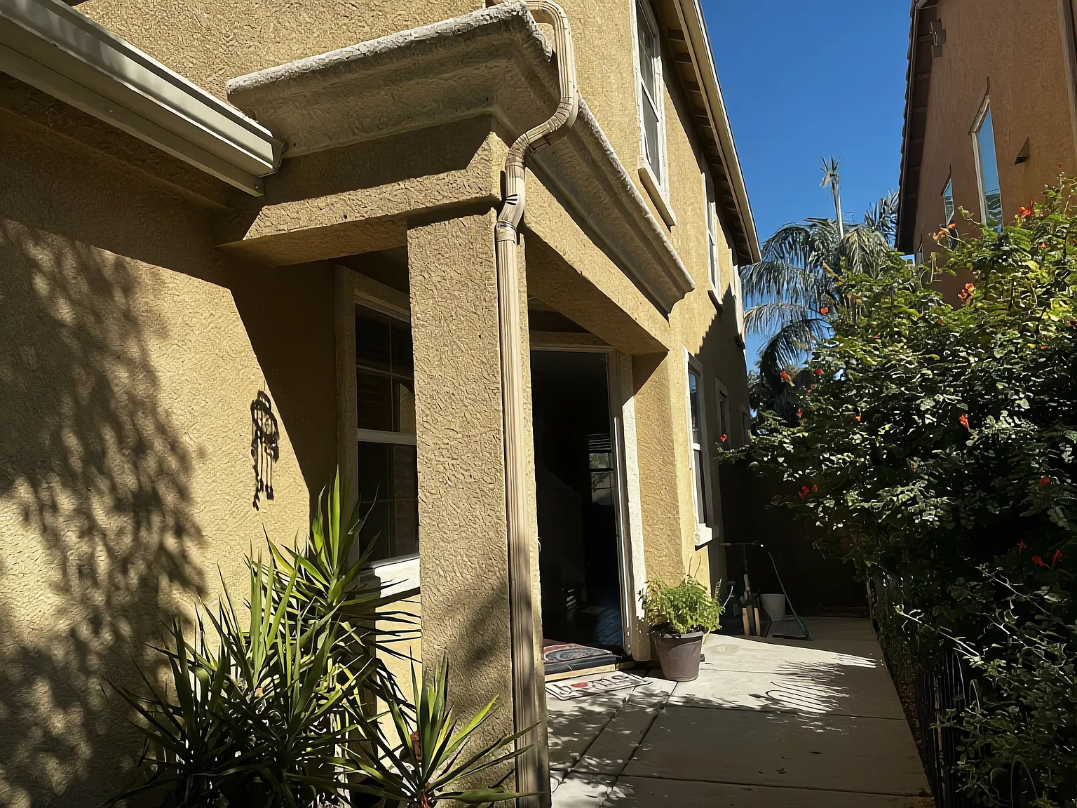 5 bed, 2128 sqft, $2,900 — Photo 4