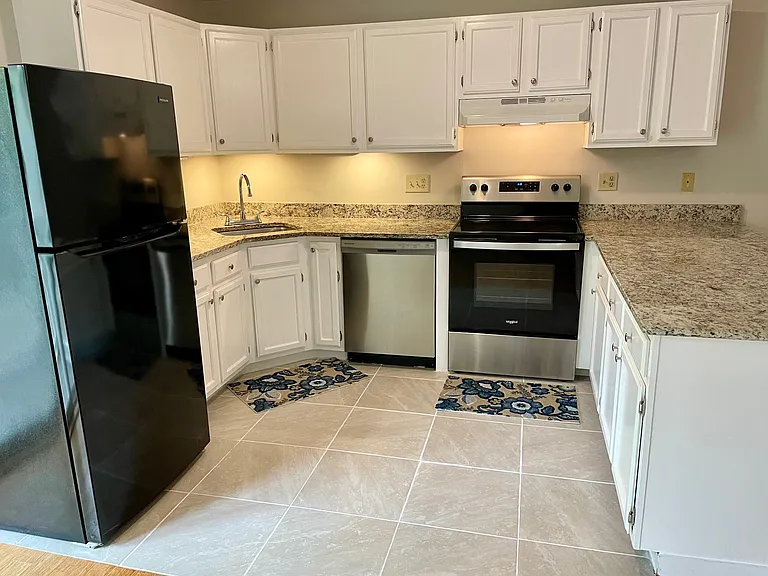 70 Edgeworth St #16 — Photo 1