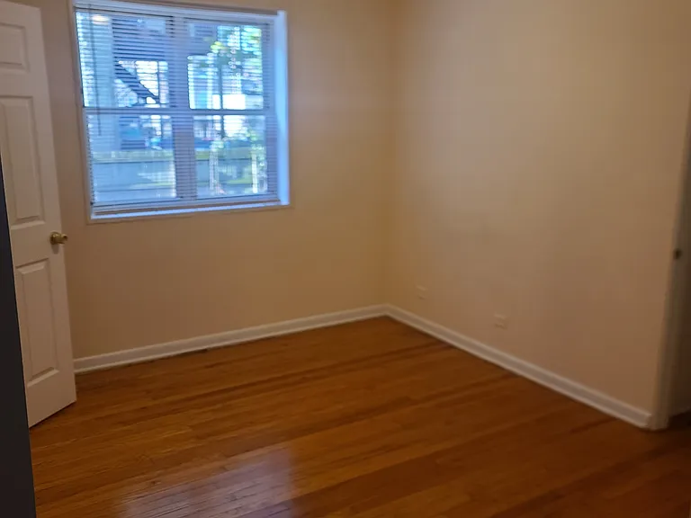 6970 N Ridge Blvd #303 — Photo 2
