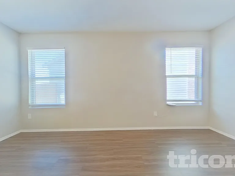 405 Falling Star Dr — Photo 2
