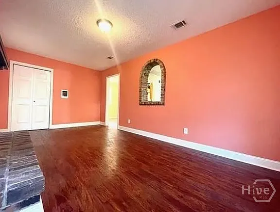 320 Chatham Villa Dr — Photo 5