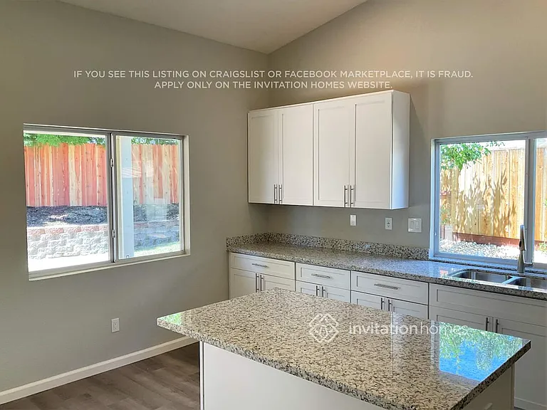 472 Woodcrest Dr — Photo 6