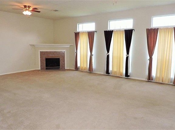 3rd image of 208 Oak Creek Dr