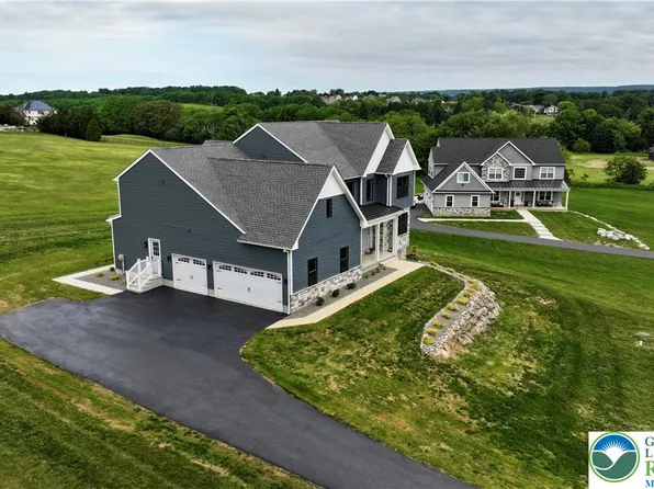 465 Gail Dr, Nazareth, PA 18064