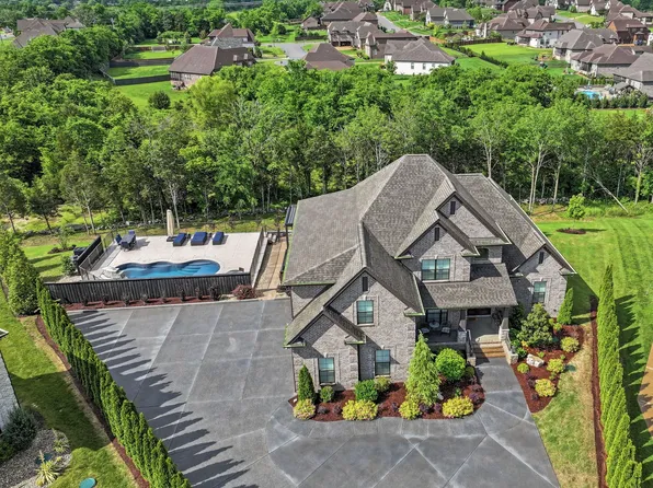 2900 Carisbrooke Dr, Mount Juliet, TN 37122