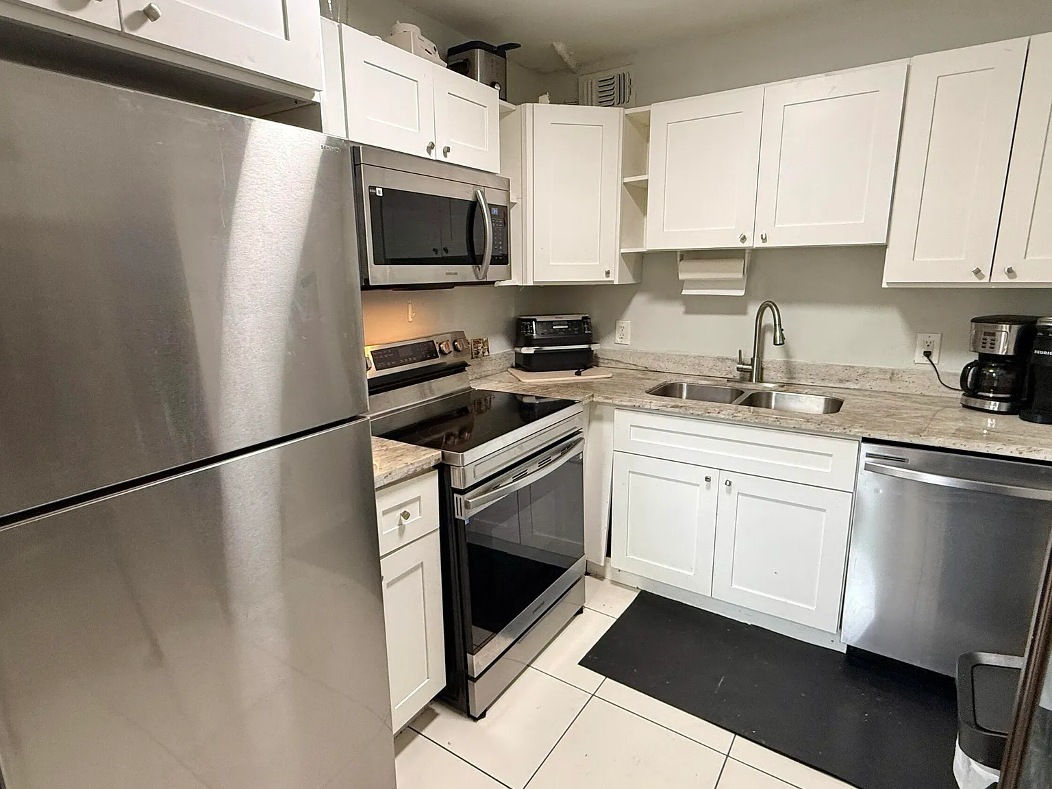 2 bed, 1.5 bath, 835 sqft, $3,000 — Photo 3