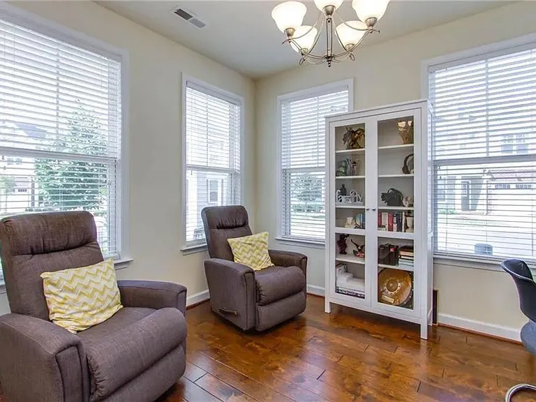1012 Marble Walke Way — Photo 3