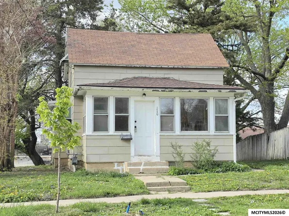 110 12th St SE, Mason City, IA 50401