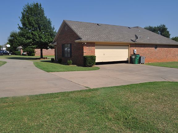 Oversized 2 Car Garage