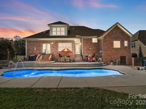 2444 Shiny Leaf Dr, Denver, NC 28037