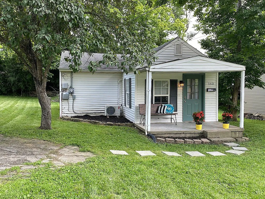 563 Palace Ave photo 1
