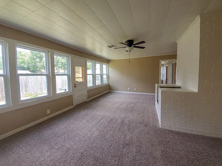 118 W Franklin St — Photo 11