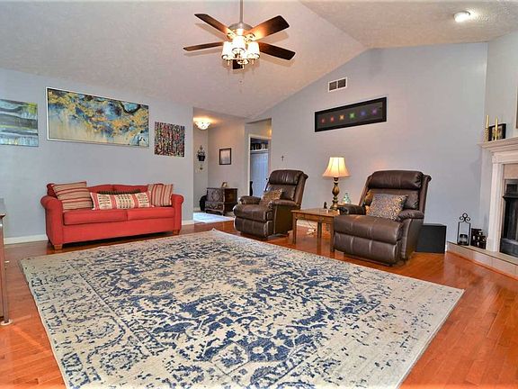 3rd image of 711 Lancelot Dr