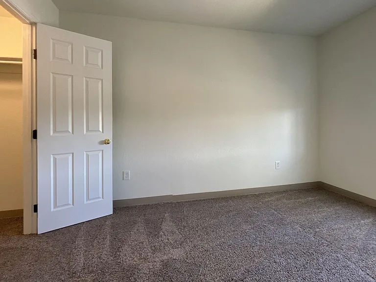 201 Ten Mile Dr — Photo 9