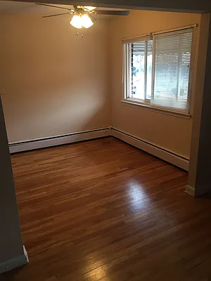 Rented by Metroline Realty | media 30