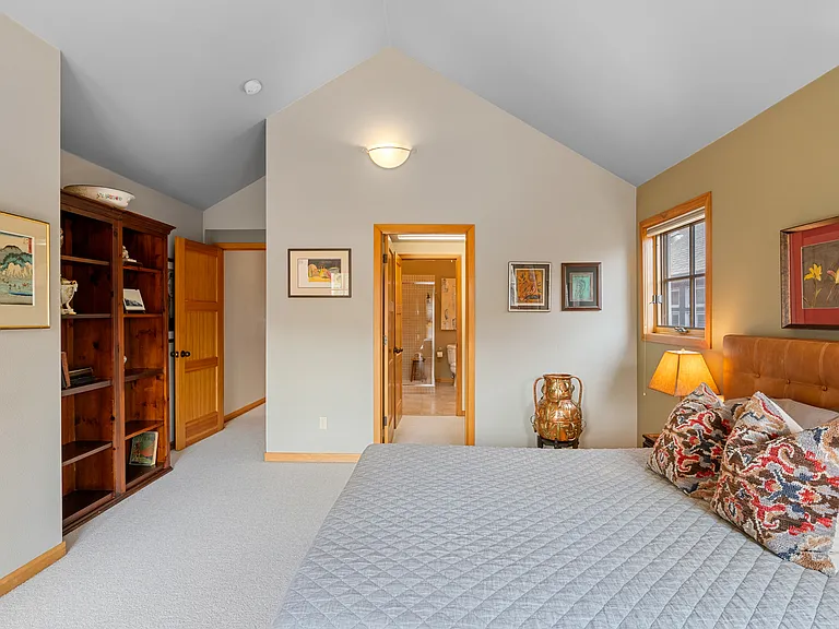 2537 NW Upshur St — Photo 16