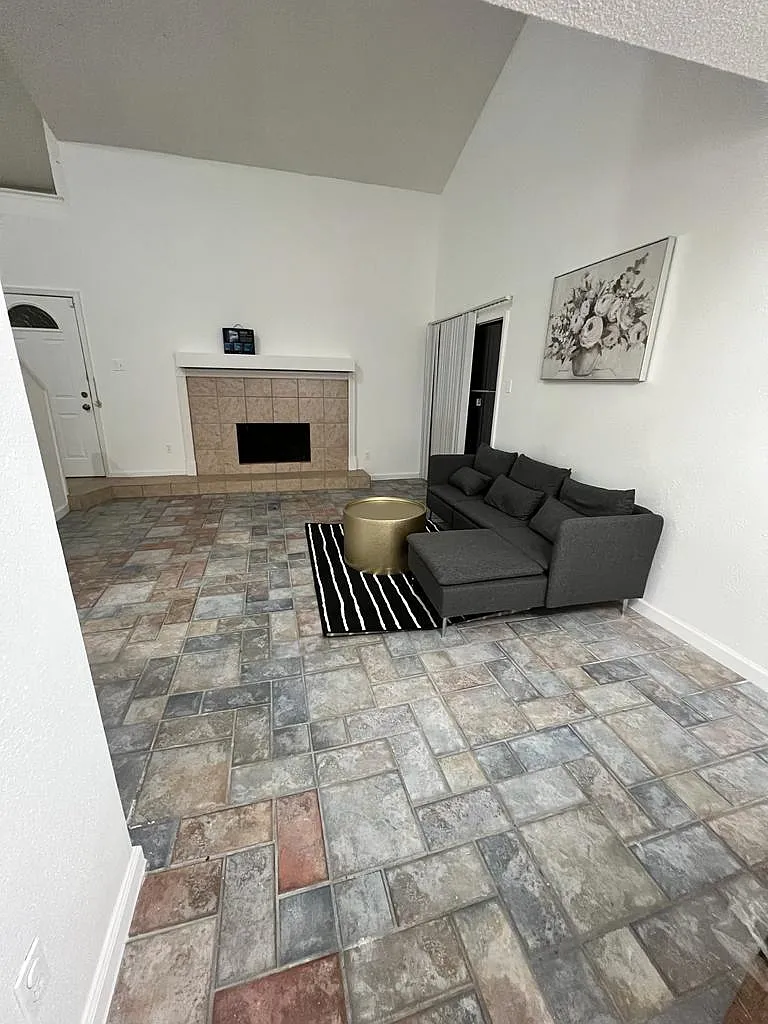 3 bed, 1250 sqft, $1,750 — Photo 2