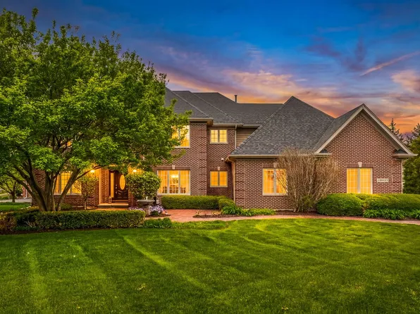 39W514 Bealer Cir, Geneva, IL 60134