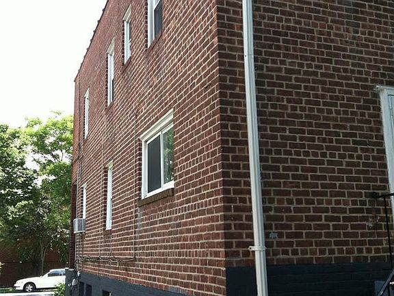 5th image of 729 Clarence Ave