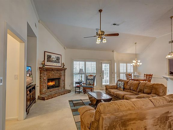 5th image of 622 Warwick Oaks Ln E