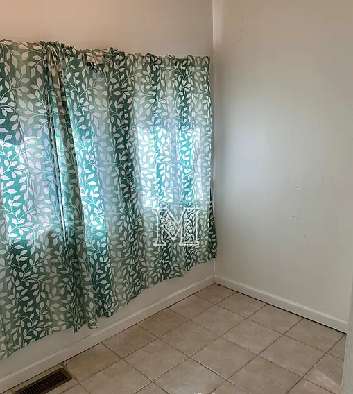 799 N Glover St — Photo 10