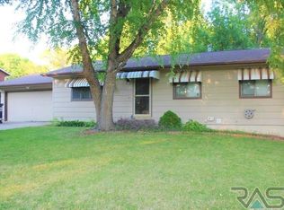 112 S Cardinal Ave, Brandon, SD 57005